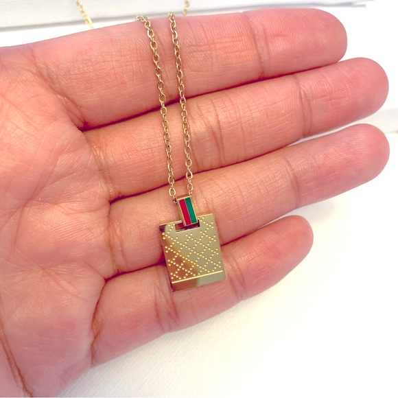 ◾️ 18k Gold Plated Luxury High Quality Square Pendant Necklace - Picture 3 of 8